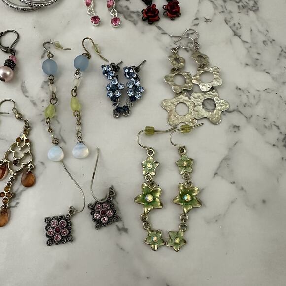 Vintage Y2k Earring Lot of 10 Pairs Rhinestones Floral Sparkle Hoops Dangle Bead - Picture 3 of 4